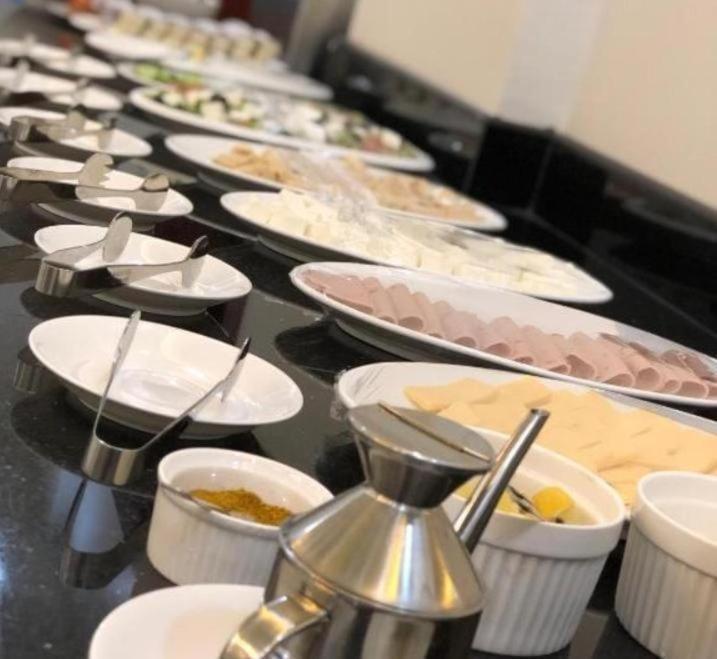 M Platinum Hotel Medina Luaran gambar